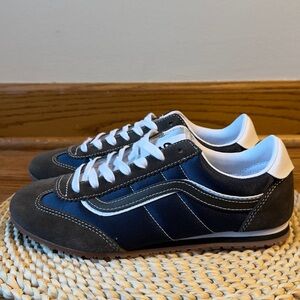 Vans Super Lowpro Sneaker (Women) US8
Men’s US 6,5